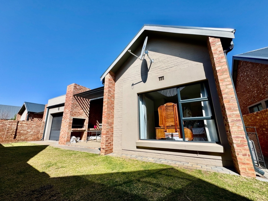2 Bedroom Property for Sale in Van Der Hoff Park North West